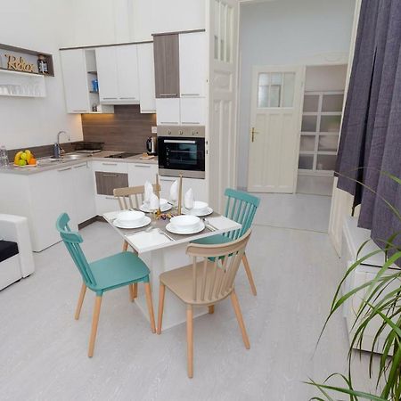 Boutique Residence Jokai - Apartment In The City Center Budapeste Exterior foto